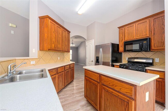 Building Photo - 249 Ashwood N