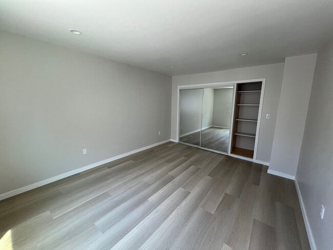Building Photo - 617 W 51st St