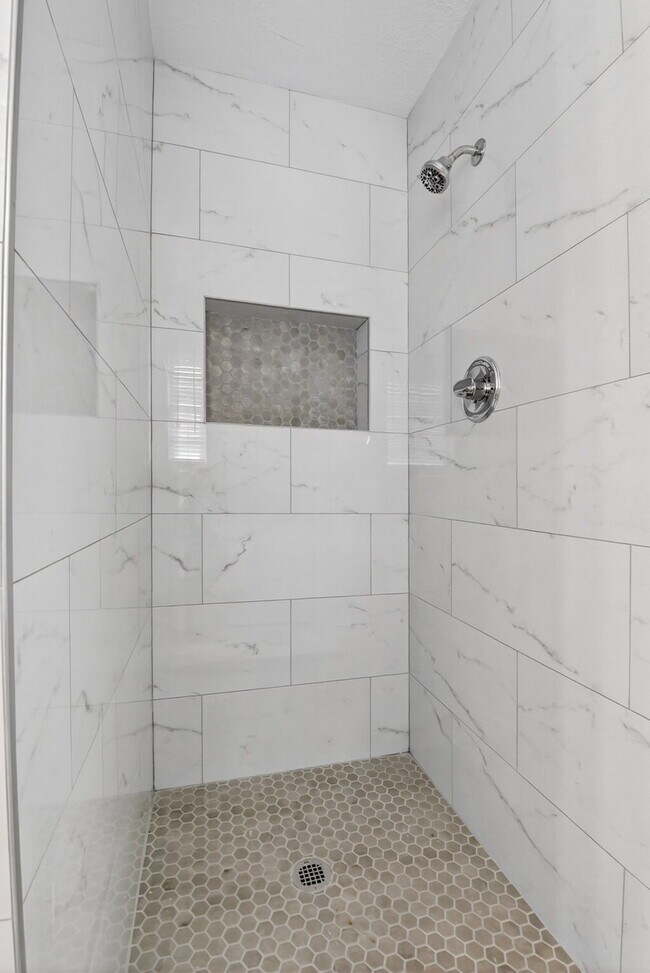 Building Photo - 601 SW 5th Ave