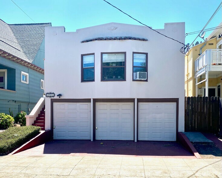 Building Photo - 5715 Genoa St