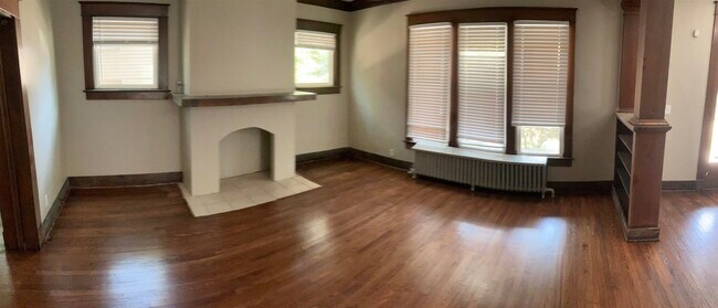 Building Photo - 125 N Evergreen St