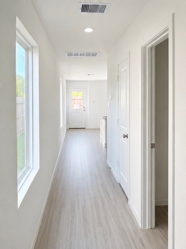 Building Photo - 21365 Carosella Dr