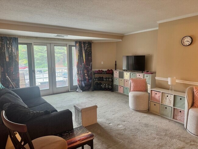 Building Photo - 282 Place Ln