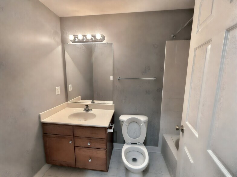 basement full bath - 15024 Burgandine Ave