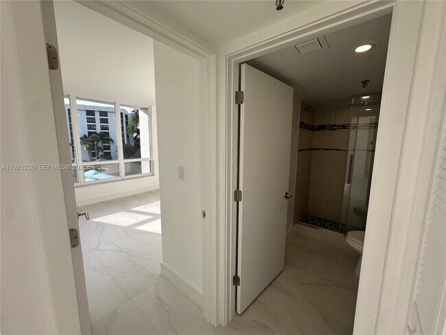 Building Photo - 6797 Willow Wood Dr