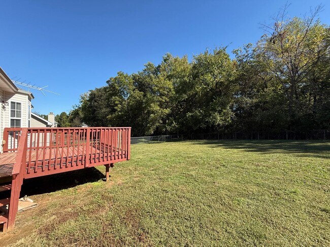 Building Photo - 3 Bedroom 2 Bathroom Home!!
