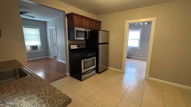 Building Photo - 12010 Paul Ave