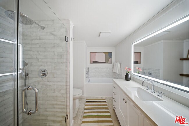 Building Photo - 2160 Century Pk E