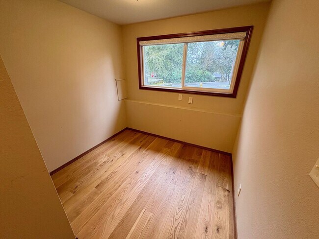 Building Photo - Redmond Home