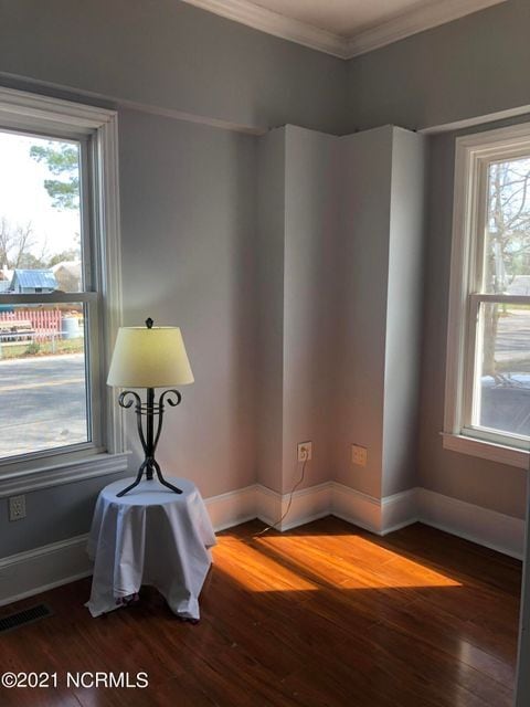 Building Photo - 605 SE 3rd St