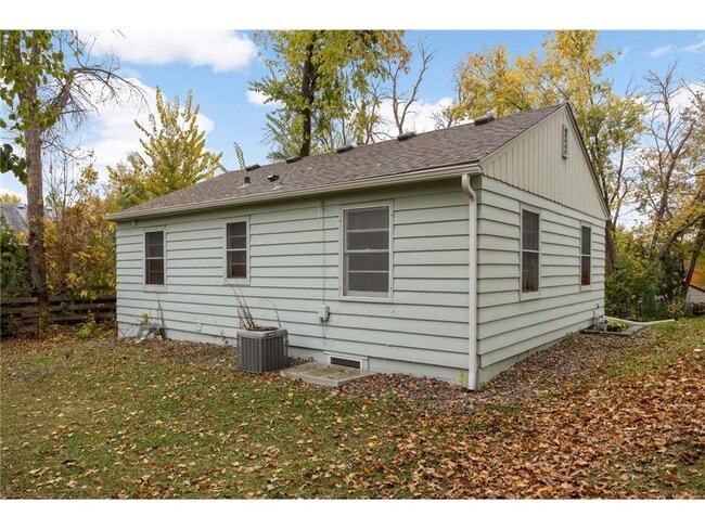 Building Photo - 2336 Ives Ln N