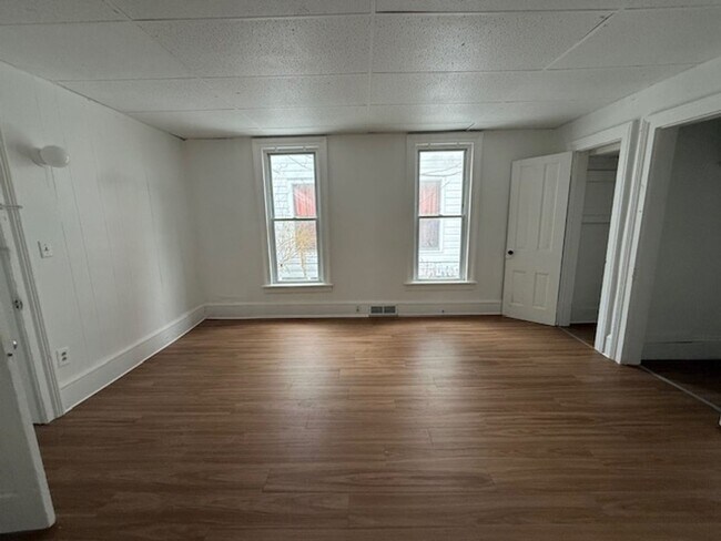 Building Photo - 119/121 N. Clinton St.