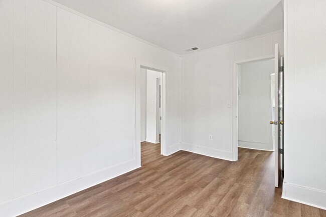 Building Photo - Apartment In Blackstone