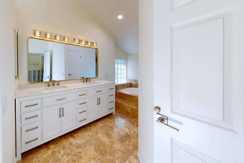 Building Photo - 5813 Serrania Ave