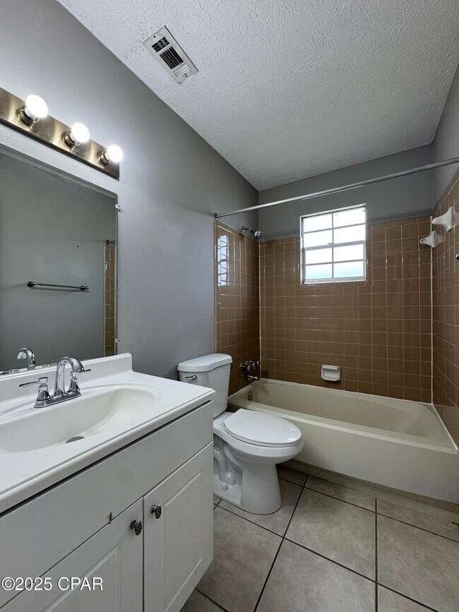 Building Photo - 2538 Johnson Dr