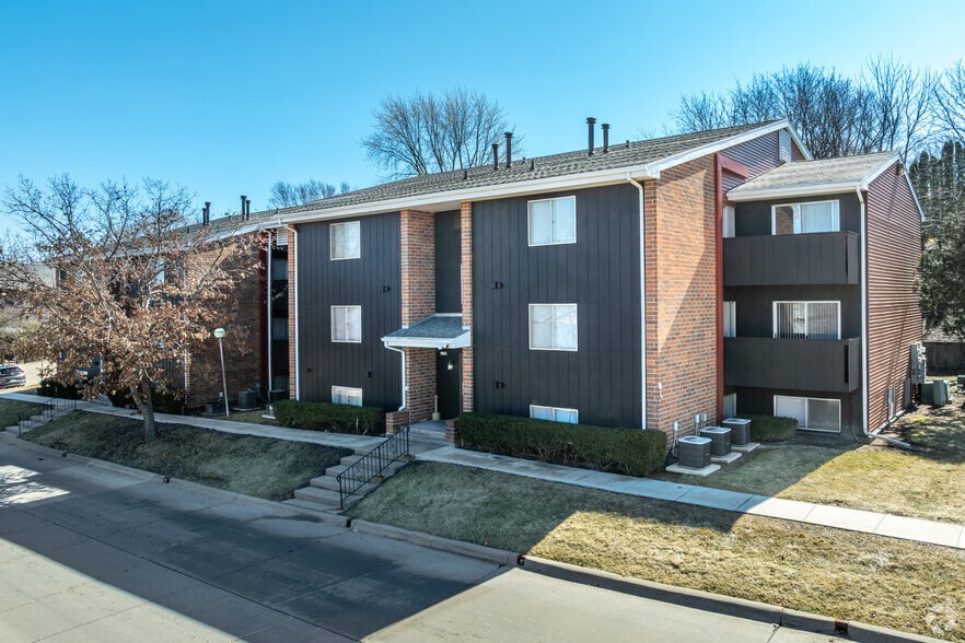Building Photo - Raven Oaks Apartments