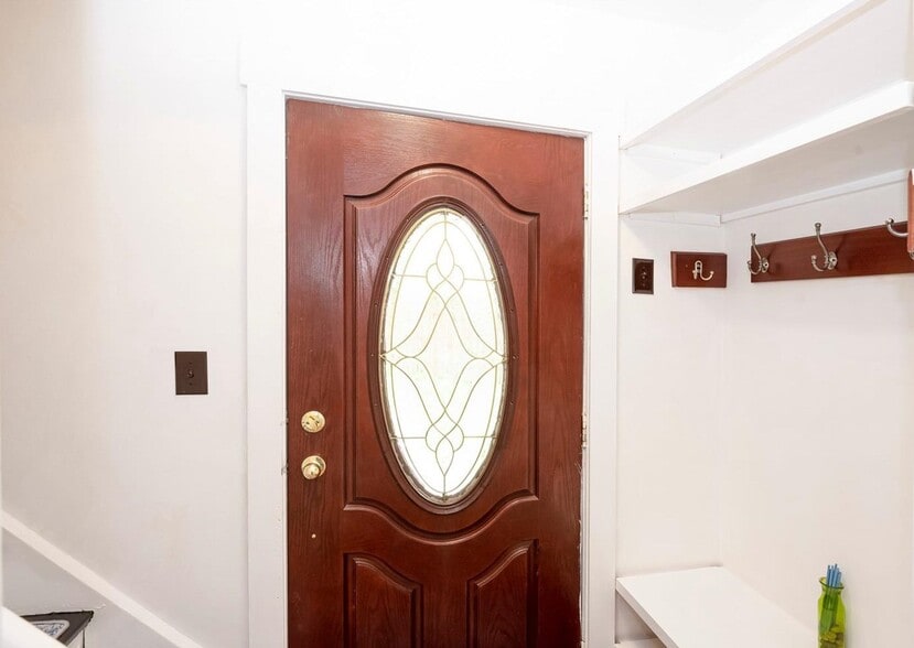Front door with built-in mudroom - 1211 Isis Ave