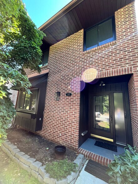 exterior front - 2147 Chapel Valley Ln
