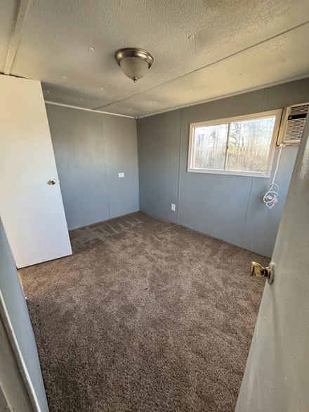 Building Photo - 100 Hidden Valley Dr