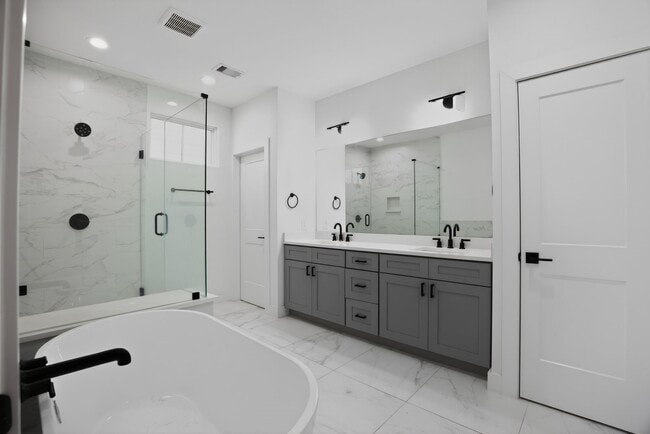 Building Photo - 6425 Highland Pine Ln