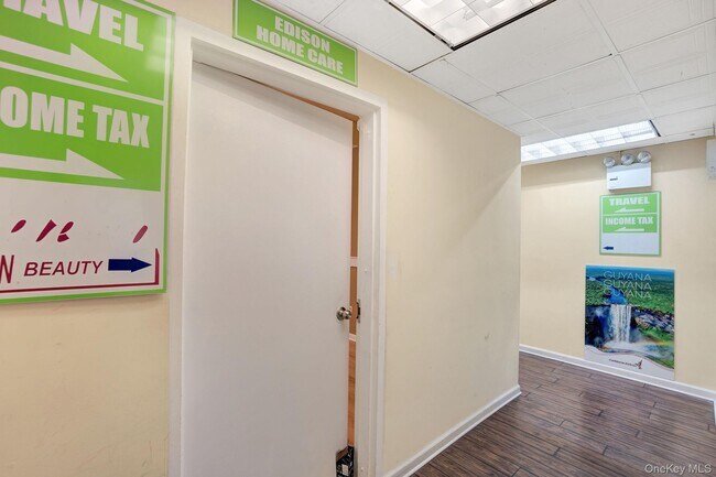 Building Photo - 162-02 Jamaica Ave