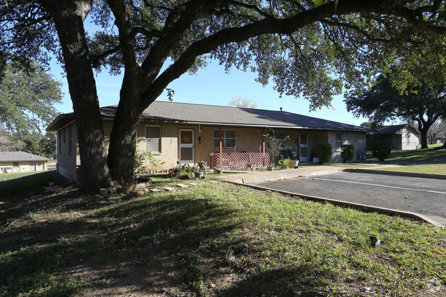 Building Photo - Bouldin Oaks