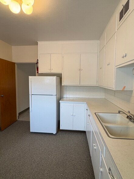 Building Photo - 1000 Melrose Ave