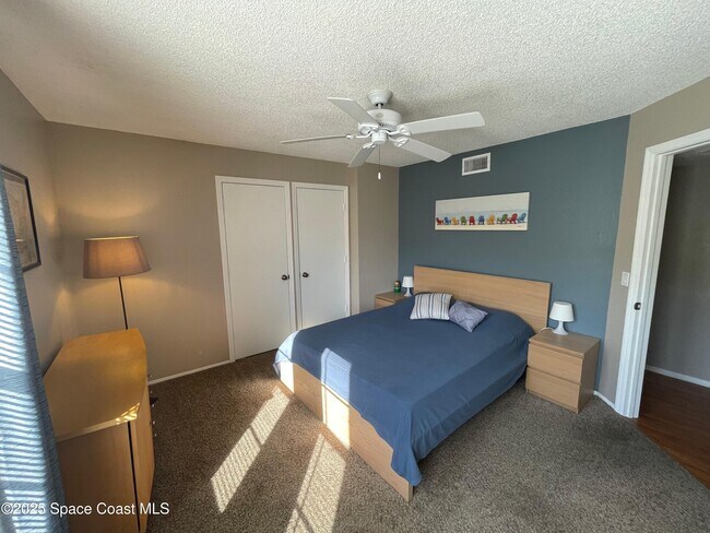 Building Photo - 4890 Lake Waterford Way W