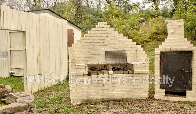 Building Photo - 65 Nason St