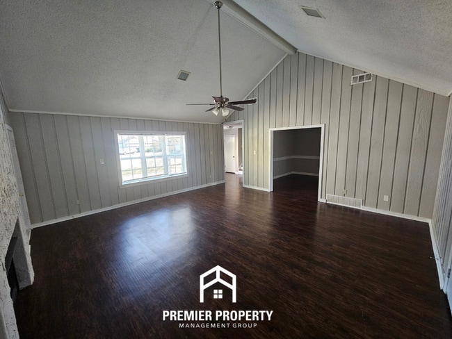Building Photo - Spacious 4BR/3BA Memphis Home w/ Vaulted Ceilings, Hardwood Floors & 2-Car Garage