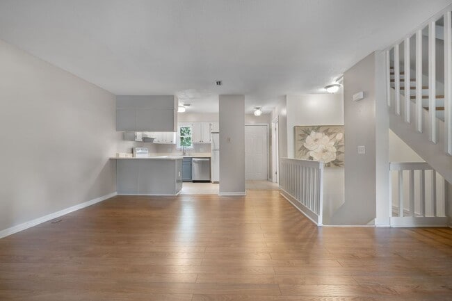 Building Photo - Townhome with Garage Near the Parkway
