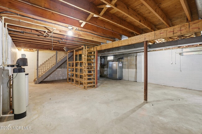 Building Photo - 1589 N Bay Ave