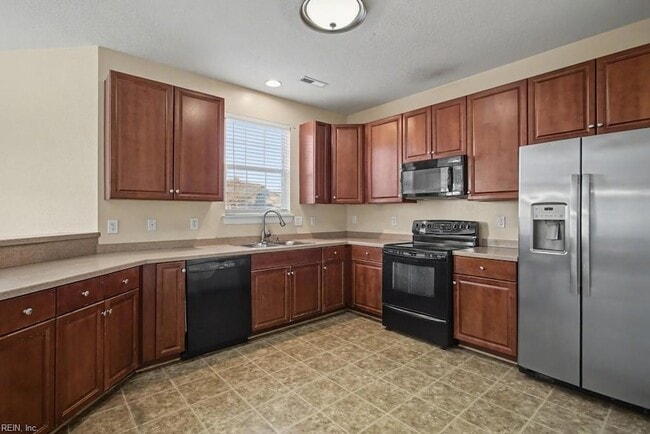 Building Photo - 3820 Stumpy Lake Ln