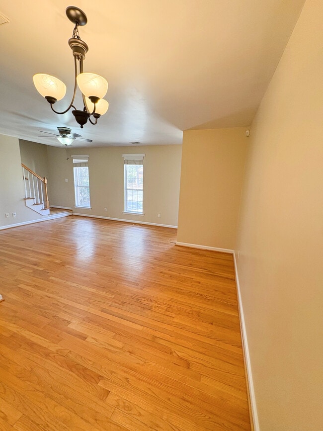 Building Photo - 1324 Deerwood St