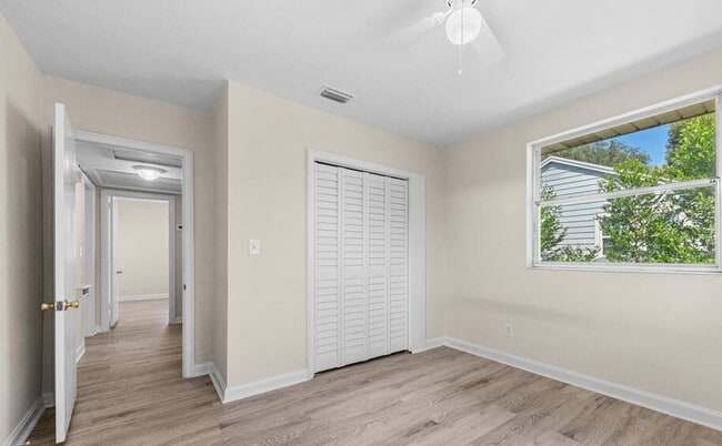 Building Photo - For Rent