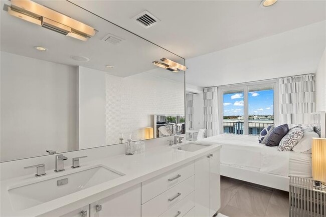 Building Photo - 800 SE 20th Ave