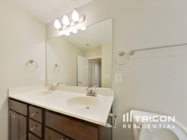 Building Photo - 311 Woodfern Ct