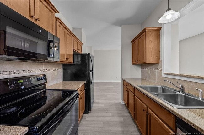 Building Photo - 122 Sherman Ct