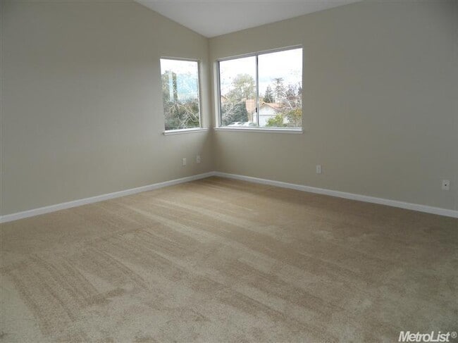 Building Photo - Huge 3 Bedroom 2.5 Bath Corner Lot Home fo...