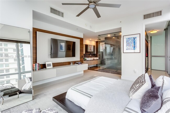 Building Photo - 1100 Biscayne Blvd