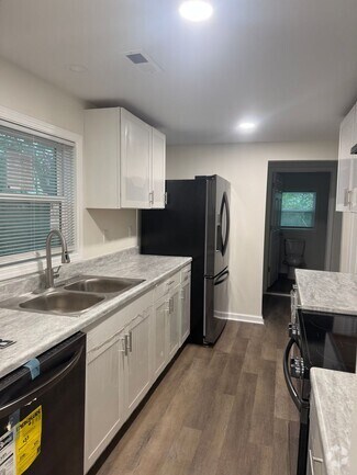 Building Photo - Fantastic Location & Price