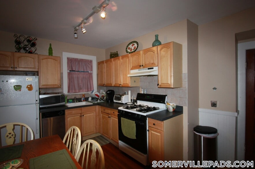 Building Photo - 243 Summer St