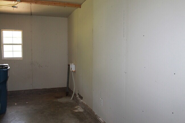 Building Photo - 3 Beds - Tinker Close