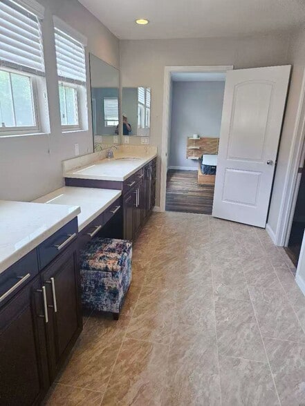 master bath - 409 San Francisco Ct
