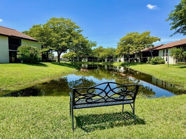 Building Photo - 10615 Ocean Palm Way