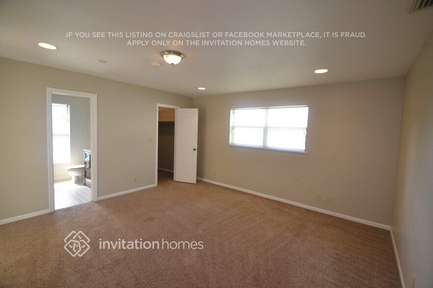 Building Photo - 10902 NW 19th St