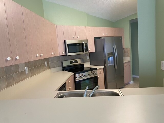 Building Photo - 1 Ryarbor Dr