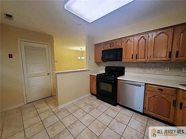 Building Photo - 38 Rutland Ln