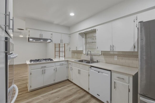 Building Photo - 1705 Elmhurst Dr