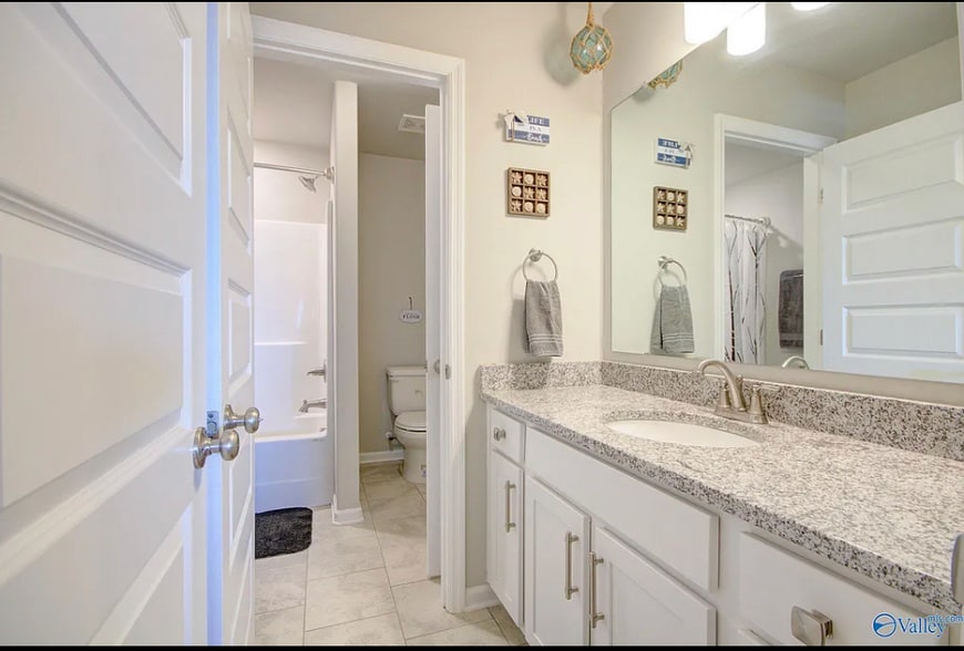 upstairs jack-and-jill bathroom from loft - 291 Avebury Rd